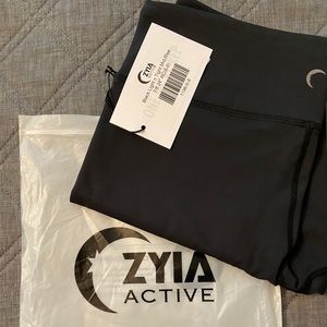 Zyia Light n Tight mid rise 7/8 24” RC leggings